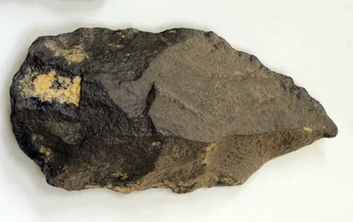 Acheulische handbijl, c.200 000 v.Chr. (vuursteen)